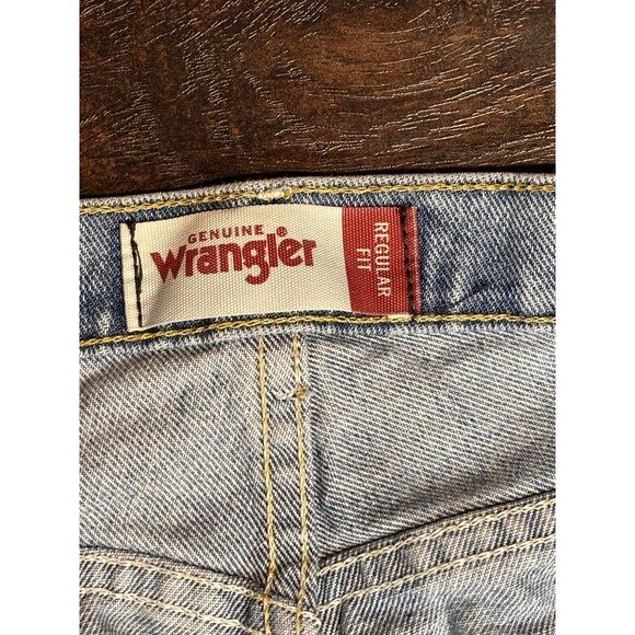 Wrangler Jeans Men’s Regular Fit 33x30 Light Blue Wash - Picture 6 of 11